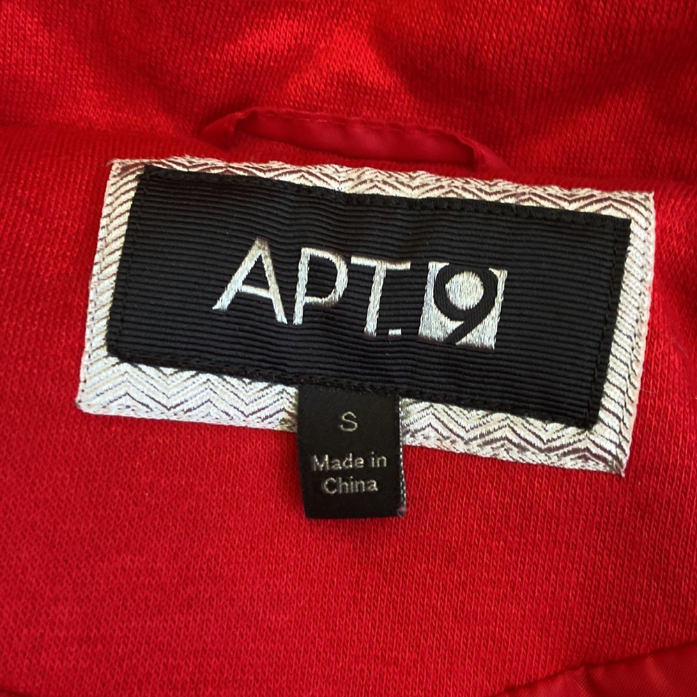 Red coat - Picture 2 of 2